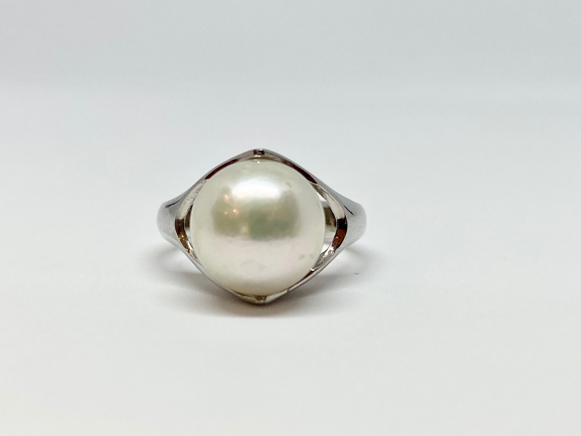 Platinum Akoya Pearl Ring