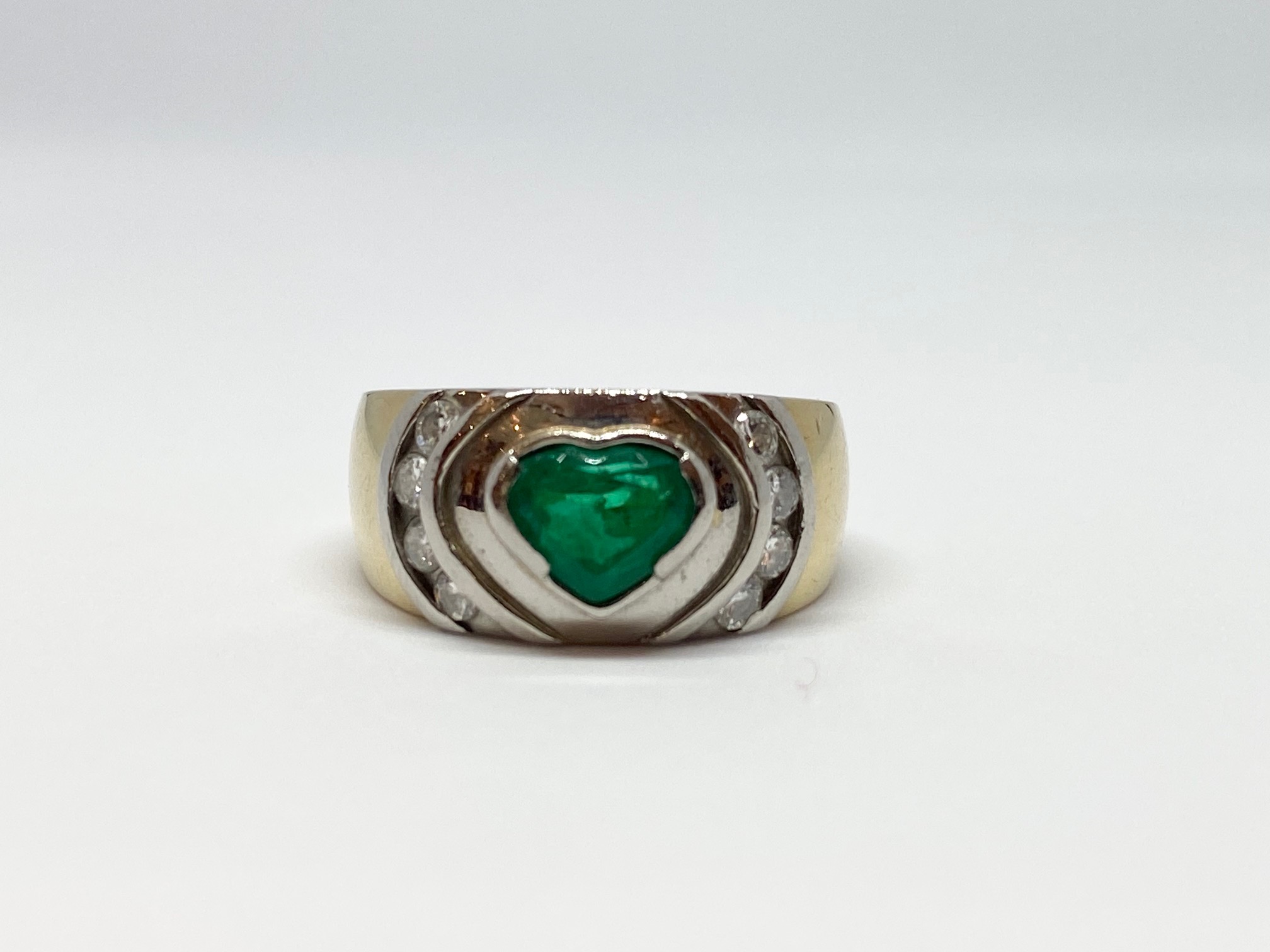 K18 Platinum Emerald Ring